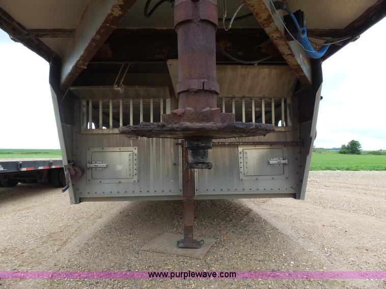 image for item J5472 2004 Wilson TRL livestock trailer