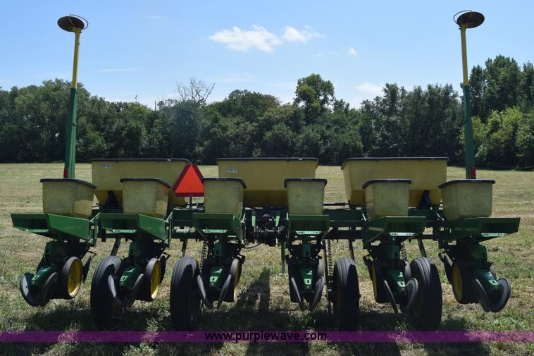 image for item K2795 John Deere 7000 planter