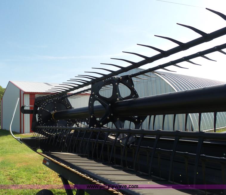 image for item K3112 2009 MacDon FD70 flex draper head