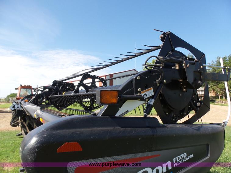 image for item K3112 2009 MacDon FD70 flex draper head