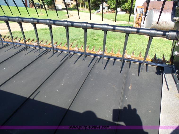 image for item K3112 2009 MacDon FD70 flex draper head