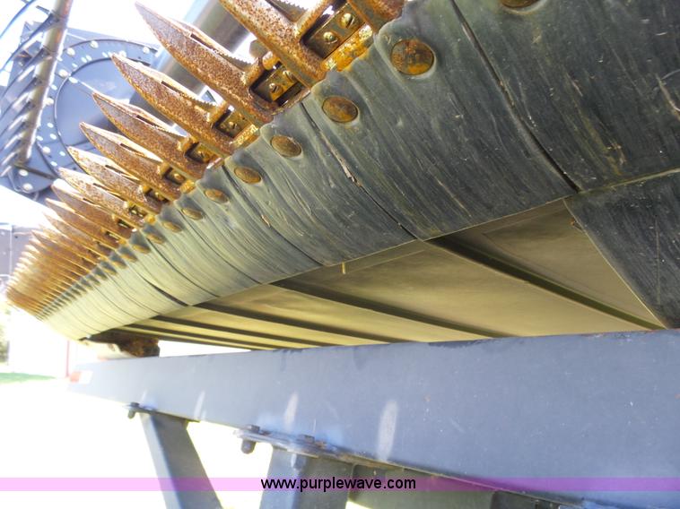 image for item K3112 2009 MacDon FD70 flex draper head