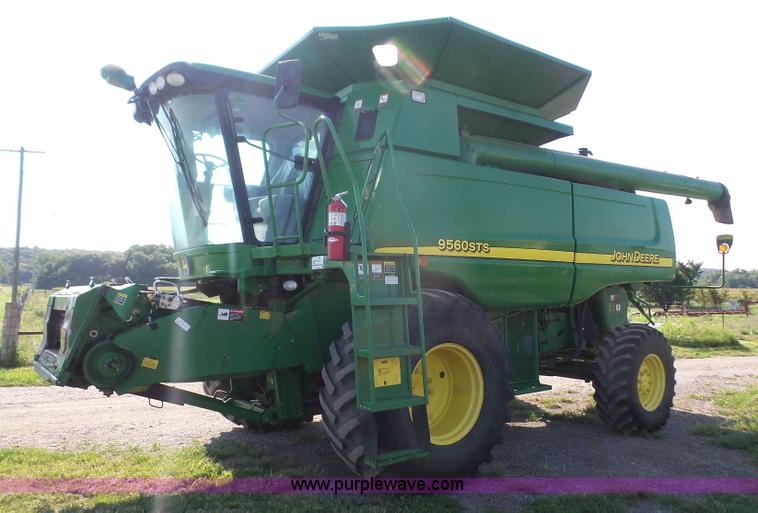 image for item K3637 2006 John Deere 9560 STS RWA combine