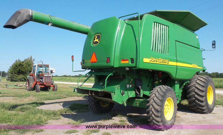 image for item K3637 2006 John Deere 9560 STS RWA combine