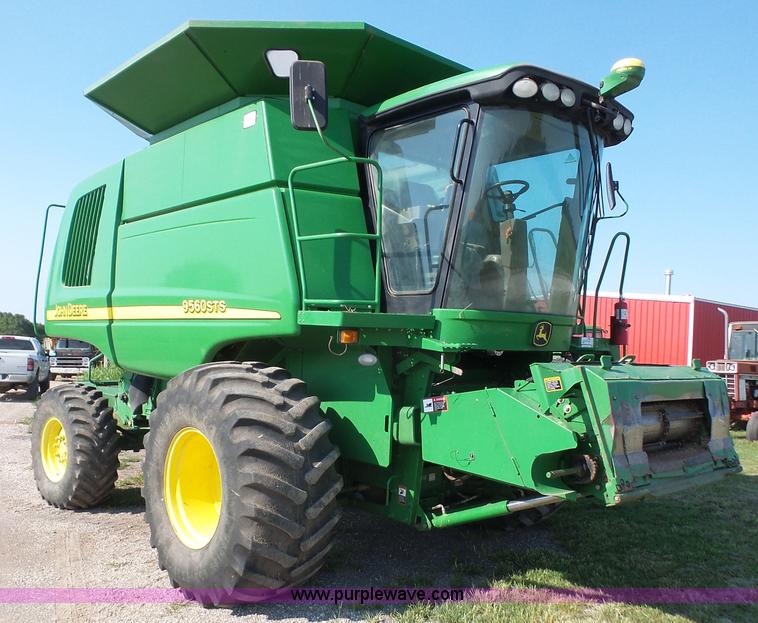 image for item K3637 2006 John Deere 9560 STS RWA combine