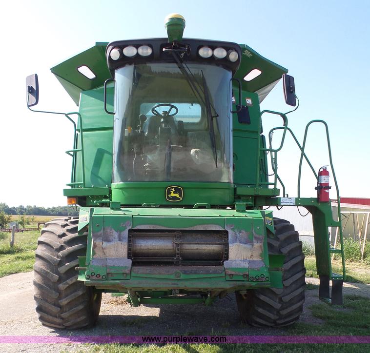 image for item K3637 2006 John Deere 9560 STS RWA combine