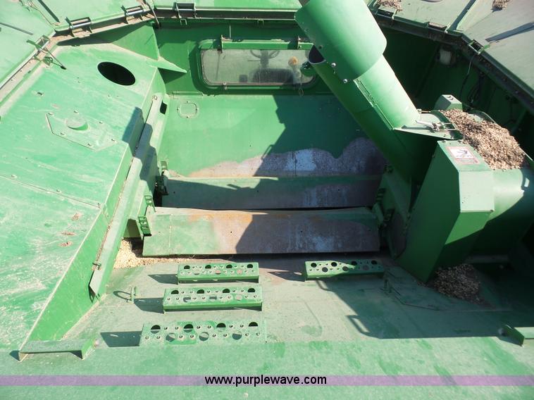 image for item K3637 2006 John Deere 9560 STS RWA combine