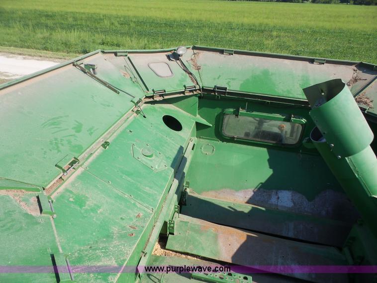 image for item K3637 2006 John Deere 9560 STS RWA combine