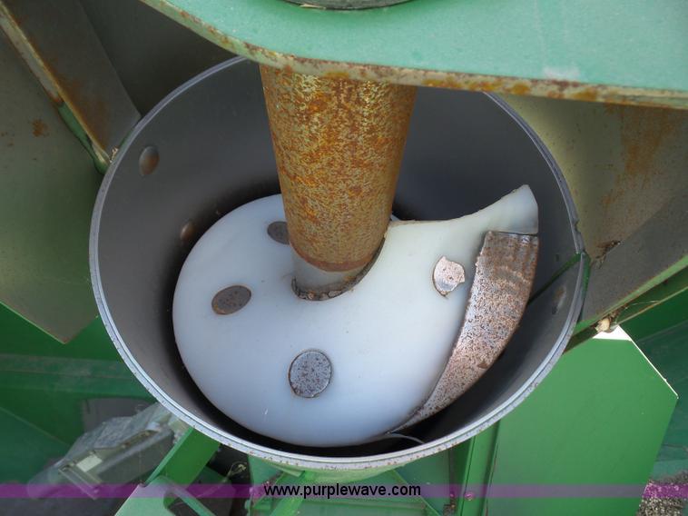 image for item K3637 2006 John Deere 9560 STS RWA combine