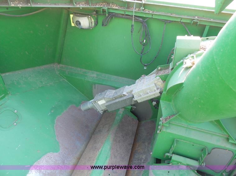 image for item K3637 2006 John Deere 9560 STS RWA combine
