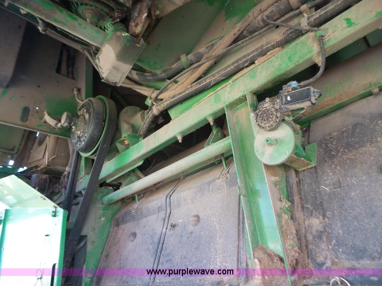 image for item K3637 2006 John Deere 9560 STS RWA combine