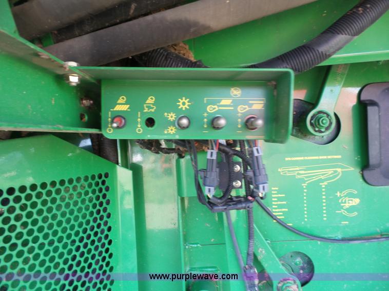 image for item K3637 2006 John Deere 9560 STS RWA combine