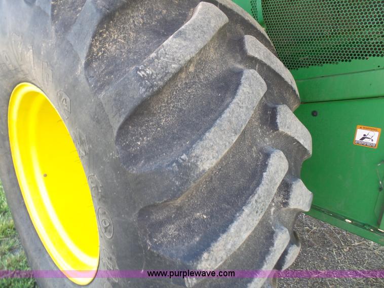 image for item K3637 2006 John Deere 9560 STS RWA combine