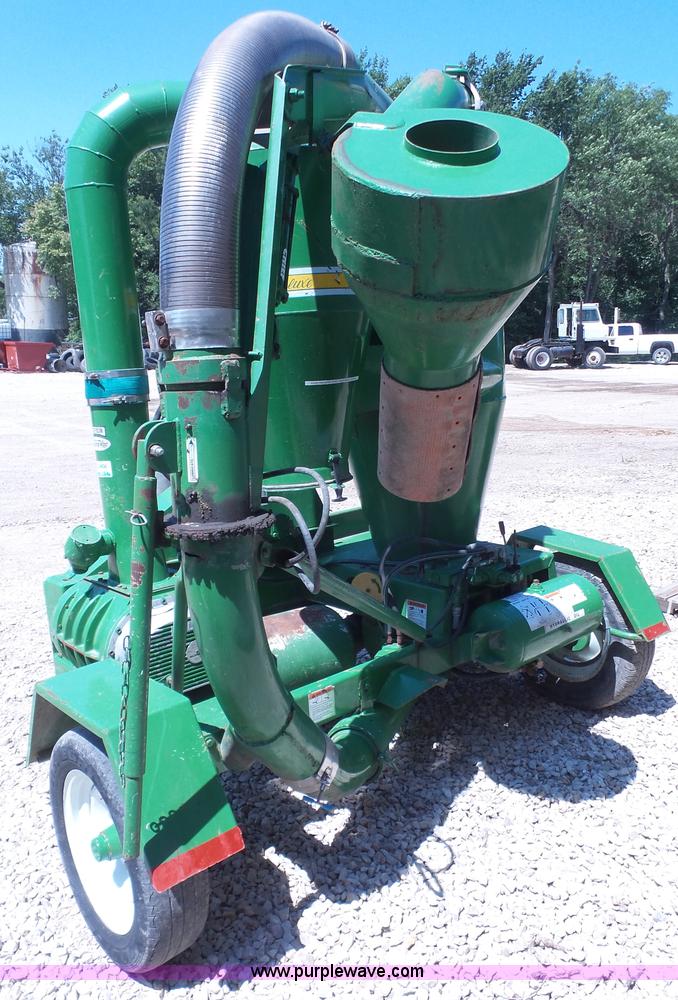 image for item K3642 1999 Walinga Agri-Vac 6614 Deluxe grain vacuum
