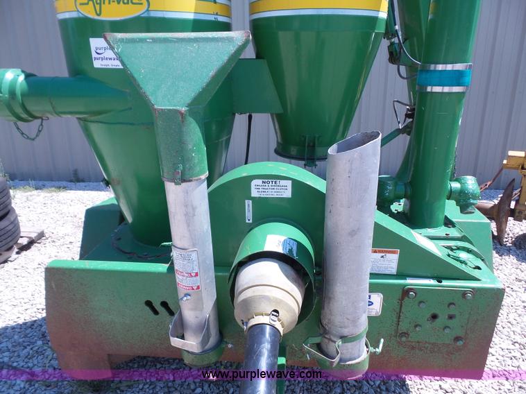 image for item K3642 1999 Walinga Agri-Vac 6614 Deluxe grain vacuum