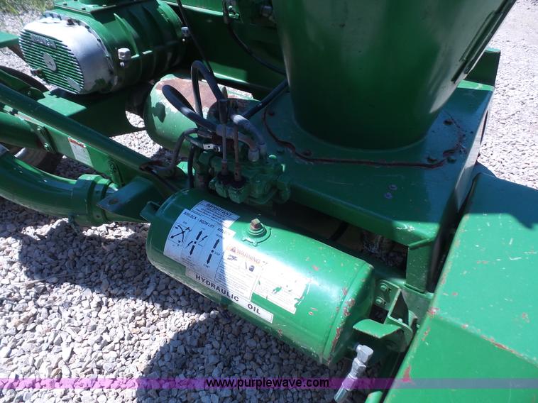 image for item K3642 1999 Walinga Agri-Vac 6614 Deluxe grain vacuum