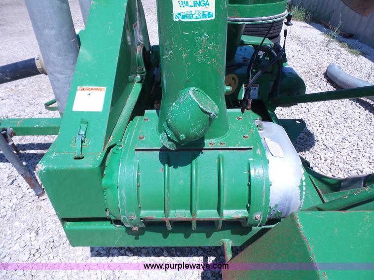 image for item K3642 1999 Walinga Agri-Vac 6614 Deluxe grain vacuum