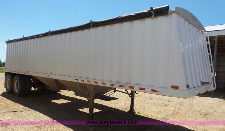 image for item K4664 1998 Jetco double hopper grain trailer