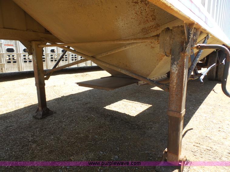 image for item K4664 1998 Jetco double hopper grain trailer