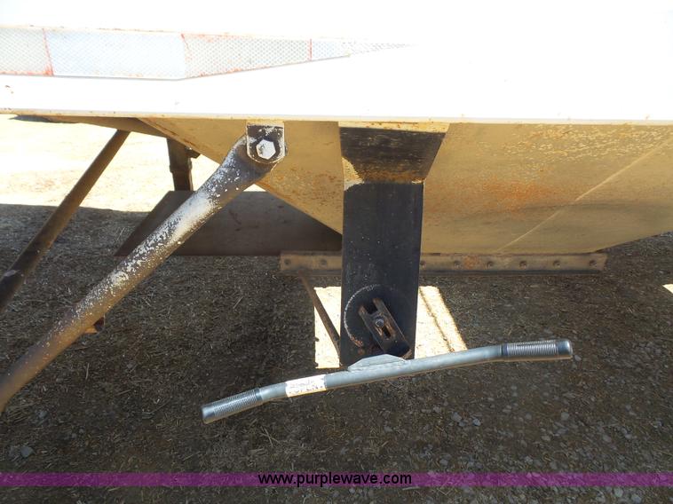 image for item K4664 1998 Jetco double hopper grain trailer