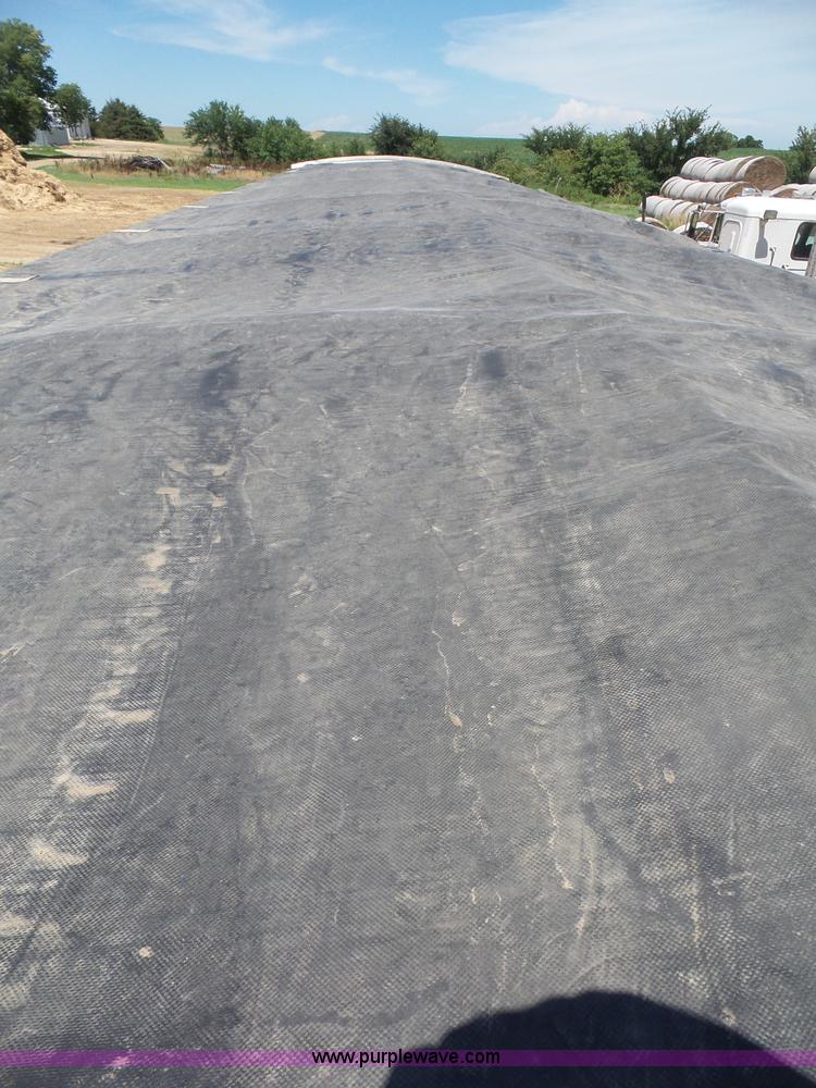 image for item K4664 1998 Jetco double hopper grain trailer