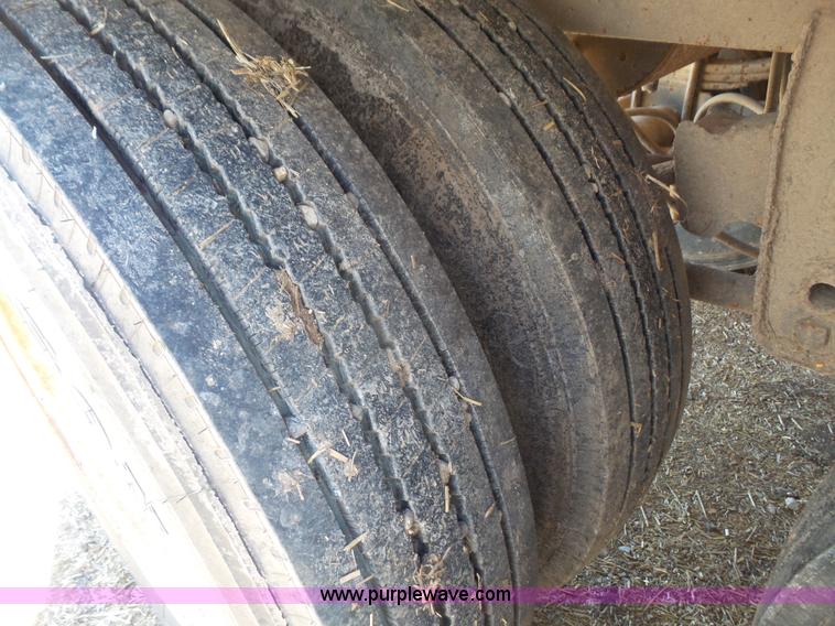 image for item K4664 1998 Jetco double hopper grain trailer