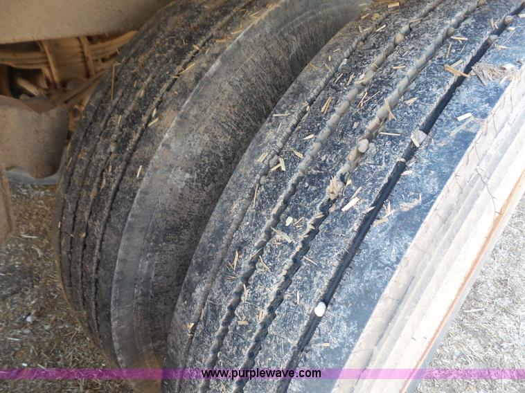 image for item K4664 1998 Jetco double hopper grain trailer