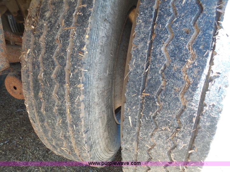 image for item K4664 1998 Jetco double hopper grain trailer