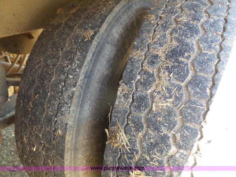 image for item K4664 1998 Jetco double hopper grain trailer