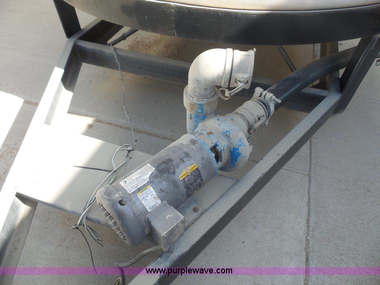 image for item K4744 Wylie triple cone bottom tank trailer