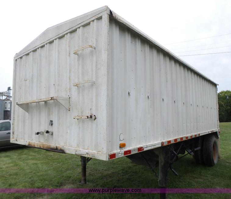 image for item K5722 1988 REC single hopper bottom grain trailer
