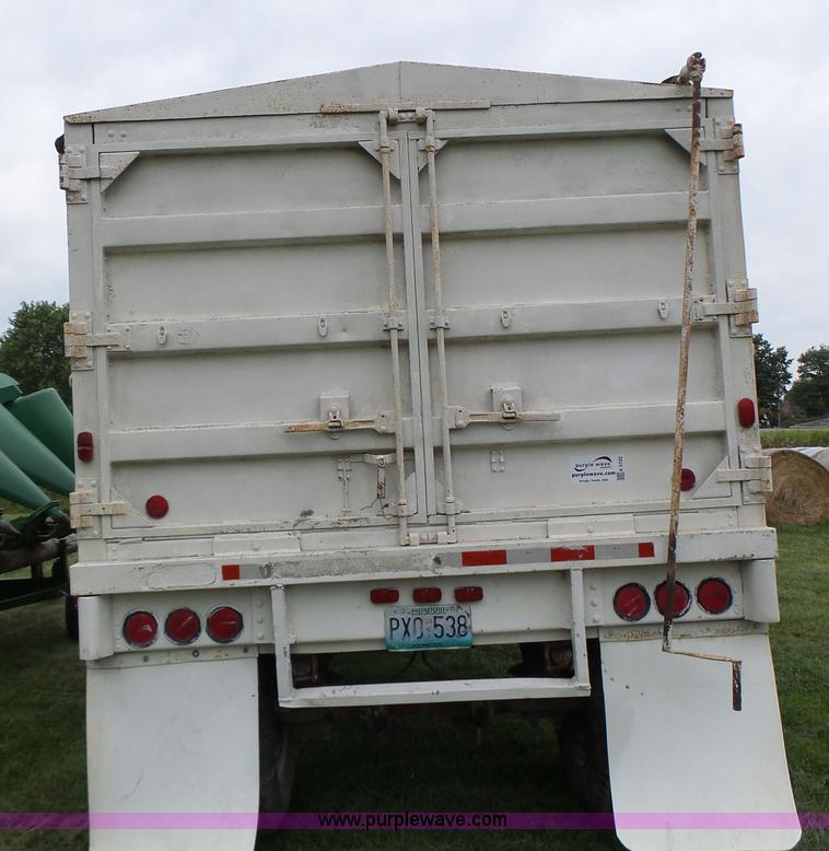 image for item K5722 1988 REC single hopper bottom grain trailer