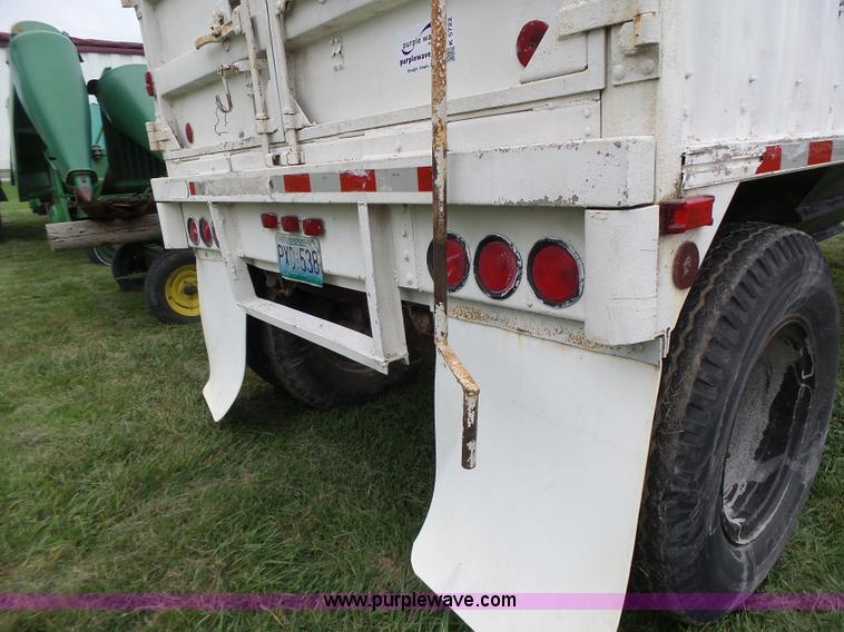 image for item K5722 1988 REC single hopper bottom grain trailer
