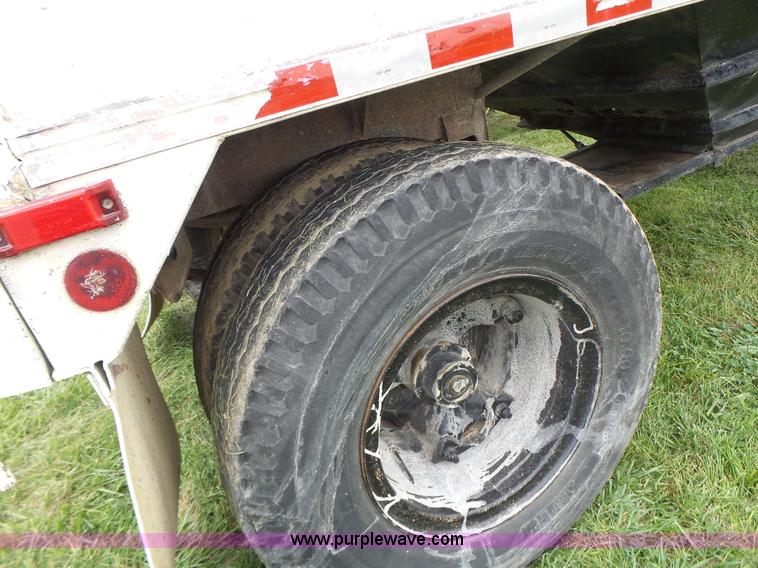 image for item K5722 1988 REC single hopper bottom grain trailer
