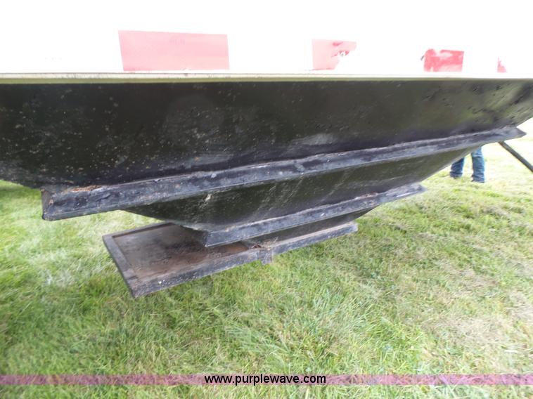 image for item K5722 1988 REC single hopper bottom grain trailer