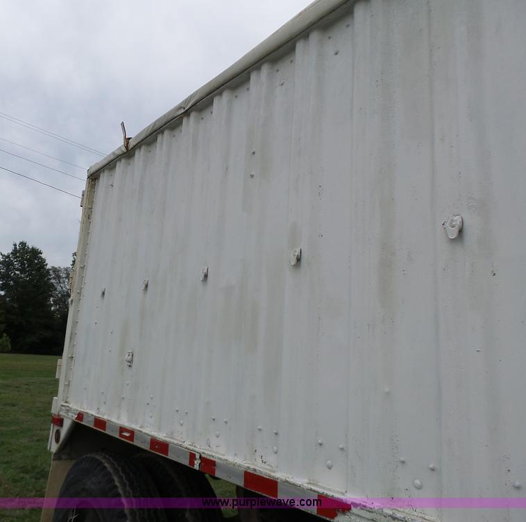 image for item K5722 1988 REC single hopper bottom grain trailer