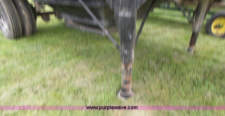 image for item K5722 1988 REC single hopper bottom grain trailer