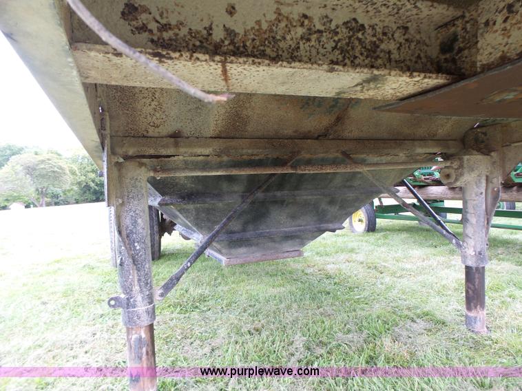 image for item K5722 1988 REC single hopper bottom grain trailer