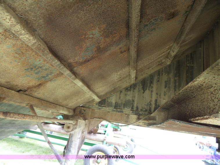 image for item K5722 1988 REC single hopper bottom grain trailer