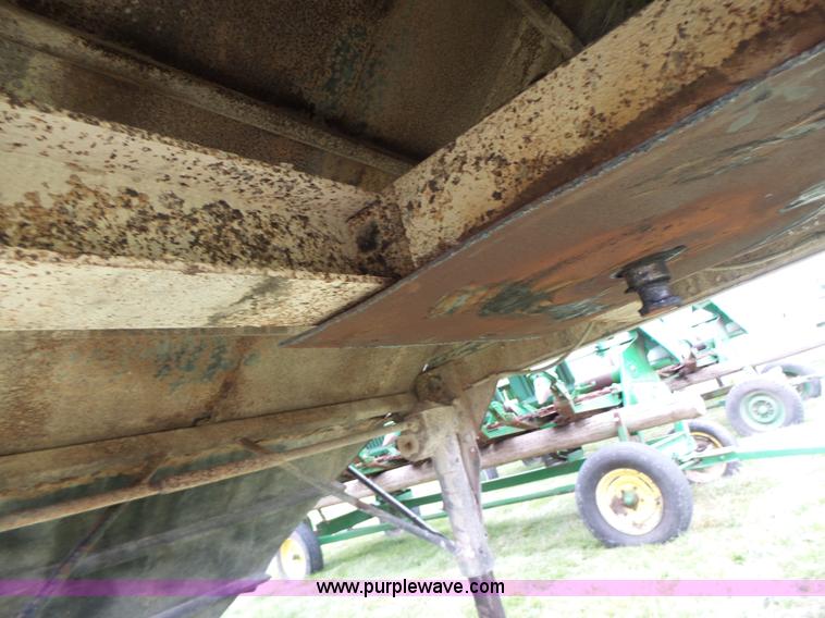 image for item K5722 1988 REC single hopper bottom grain trailer