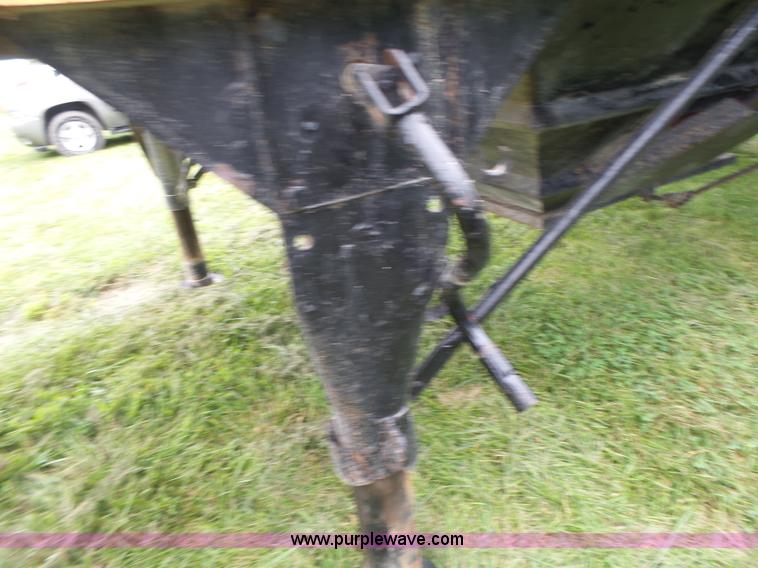image for item K5722 1988 REC single hopper bottom grain trailer