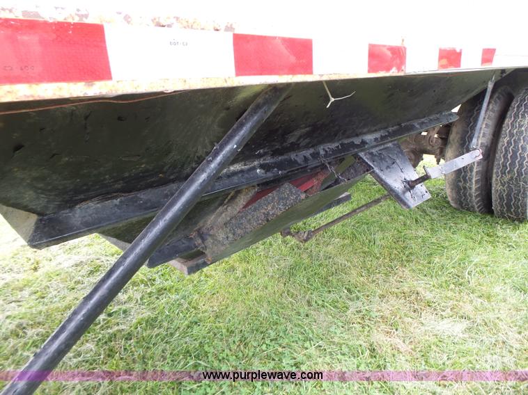 image for item K5722 1988 REC single hopper bottom grain trailer