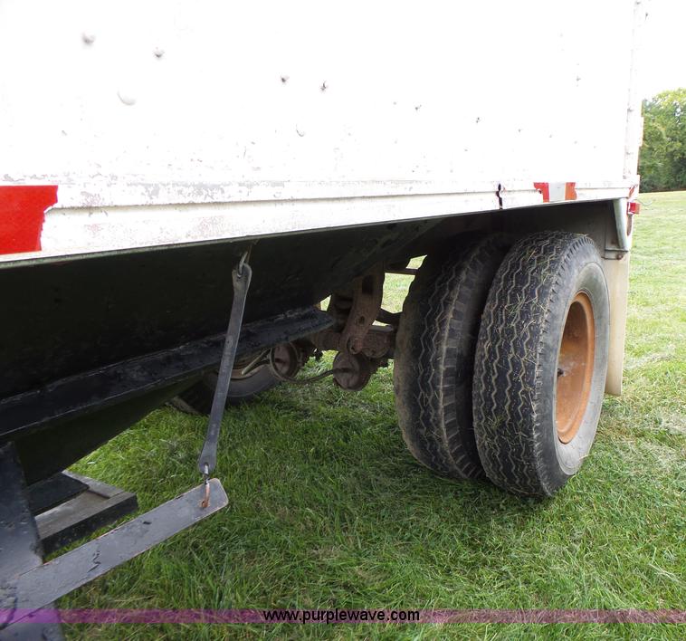 image for item K5722 1988 REC single hopper bottom grain trailer