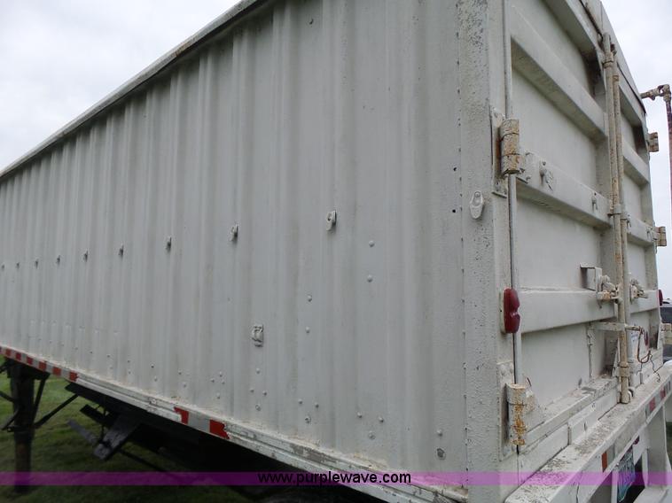 image for item K5722 1988 REC single hopper bottom grain trailer