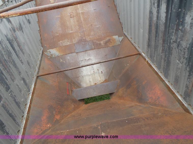 image for item K5722 1988 REC single hopper bottom grain trailer