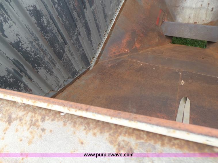 image for item K5722 1988 REC single hopper bottom grain trailer