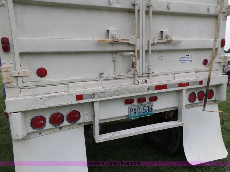 image for item K5722 1988 REC single hopper bottom grain trailer