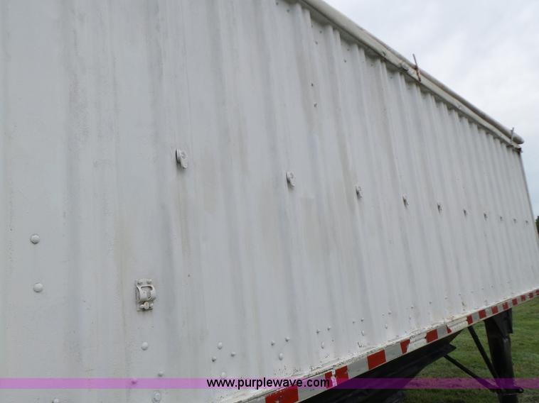 image for item K5722 1988 REC single hopper bottom grain trailer