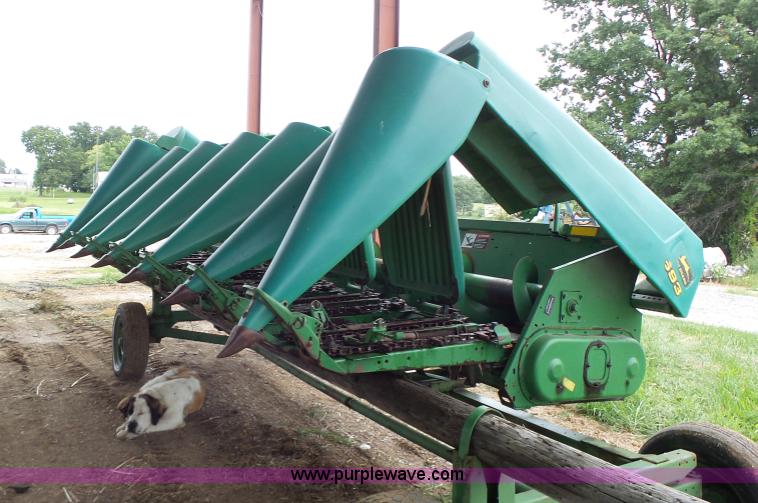 image for item K5726 1995 John Deere 693 corn head