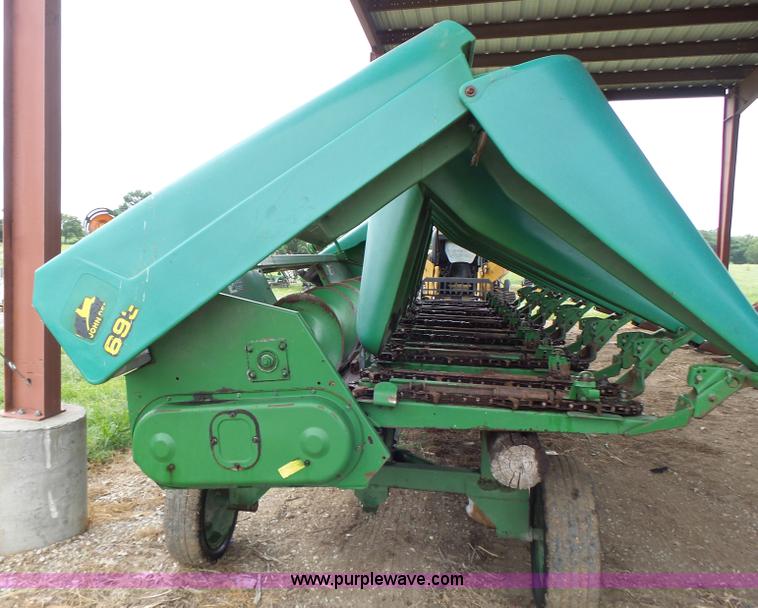 image for item K5726 1995 John Deere 693 corn head